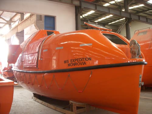 120 Persons enclosed life boat and davit hot sales
